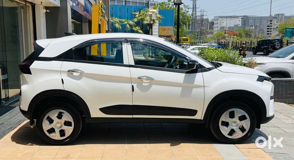 Tata Nexon Smart Plus1.2 Revotron Petrol 5 Mt, 2025, Petrol