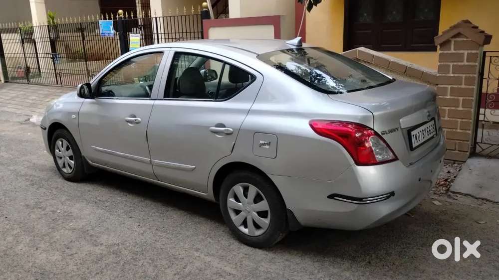 Automatic Nissan Sunny Petrol