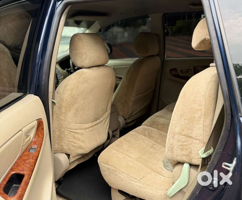 Toyota Innova 2.5 G (diesel) 8 Seater, 2005, Diesel
