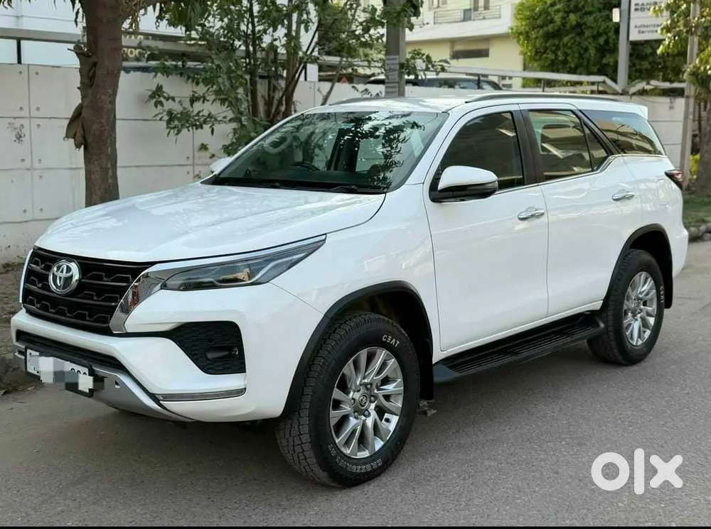 Toyota Fortuner 4×4 Manual 2024 Model