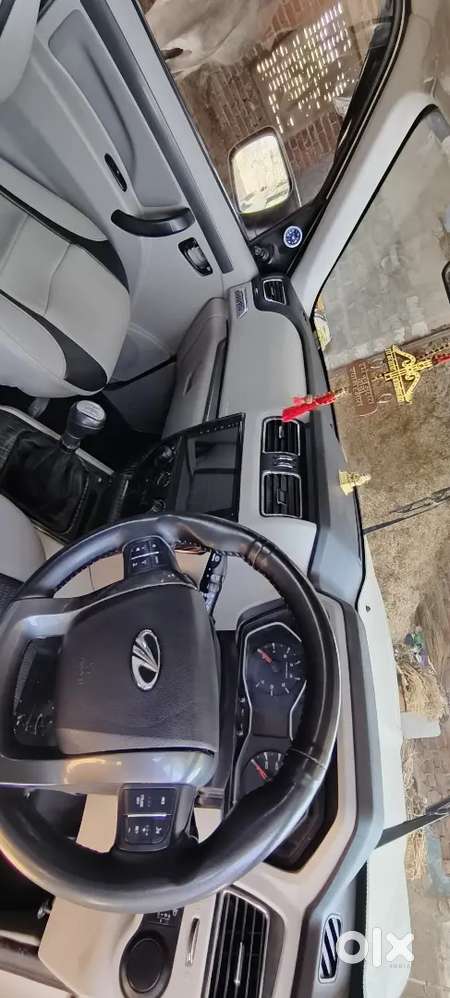 Mahindra Scorpio S6 2017