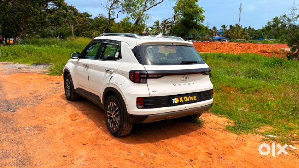 Hyundai Venue Sx (o) Mt 1.5 Diesel, 2023, Diesel