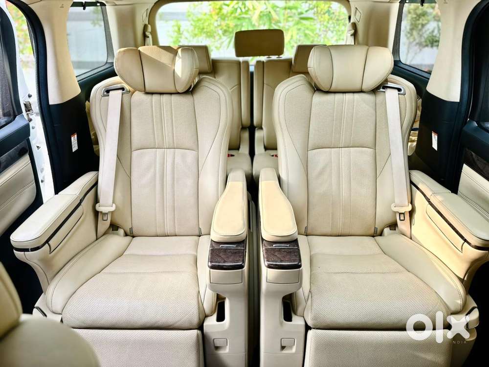 Toyota Vellfire 2.5 Executive Lounge, 2021, Petrol