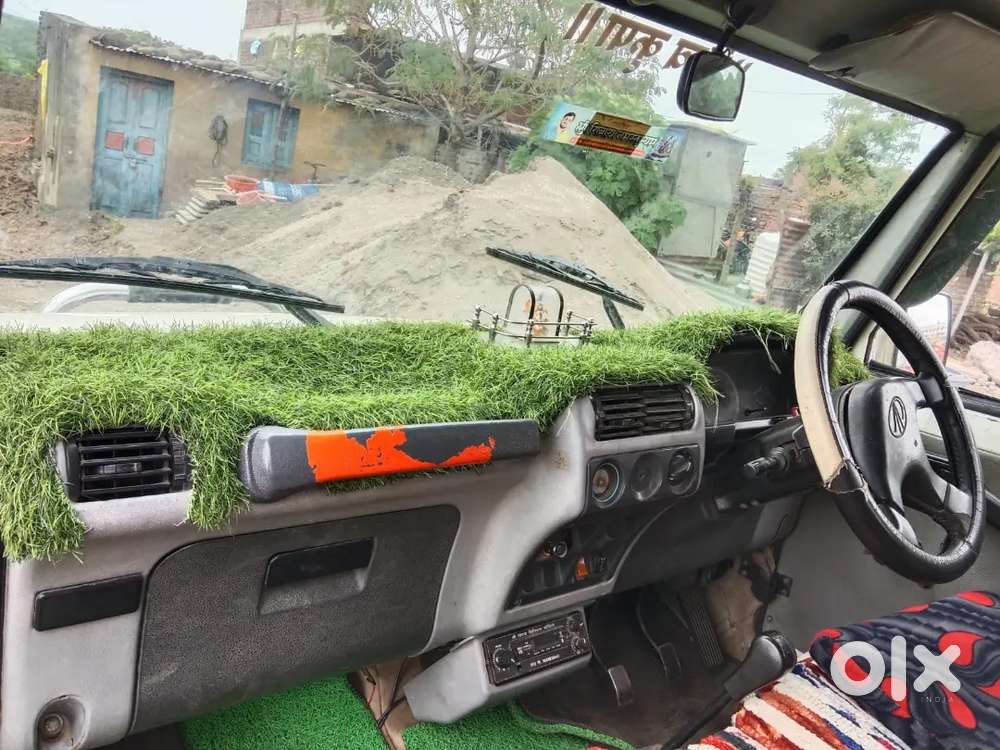 Mahindra Bolero Neo 2012