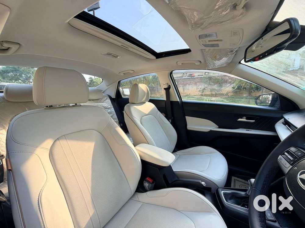 Hyundai Verna 1.5 Sx (o) Vtvt Ivt, 2025, Petrol