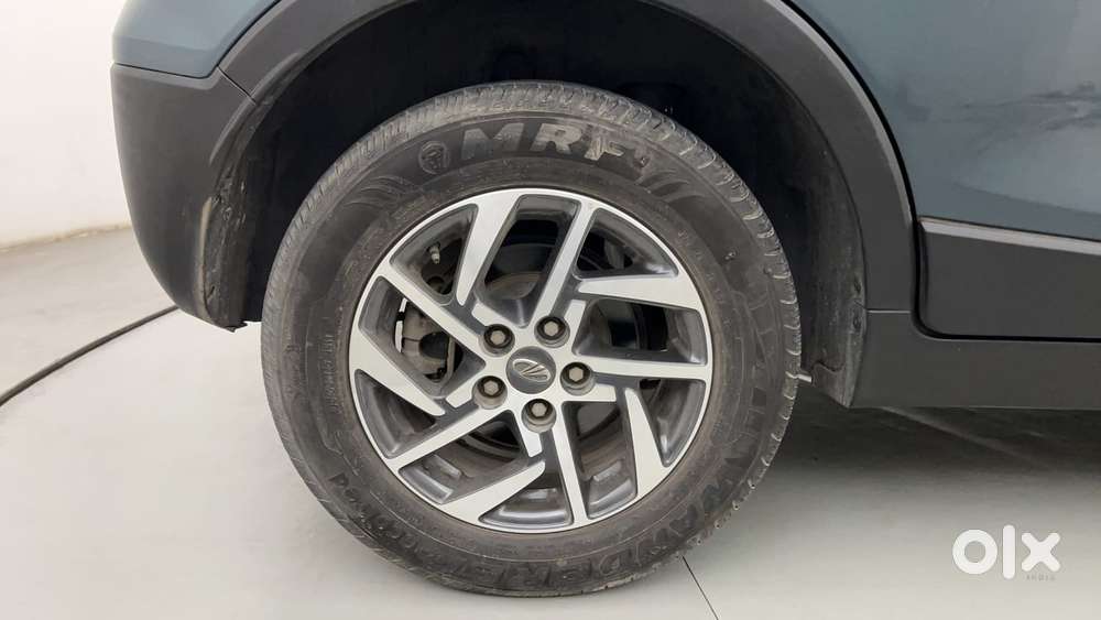 Mahindra Xuv300 1.2 W8 (o) Amt Petrol, 2022, Petrol