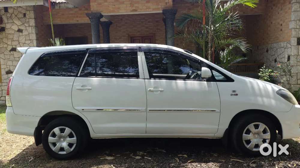 Toyota Innova 2011