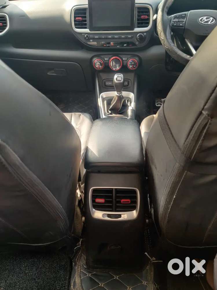 Hyundai Venue Sx Dual Tone October-2021 With All Top Model Features