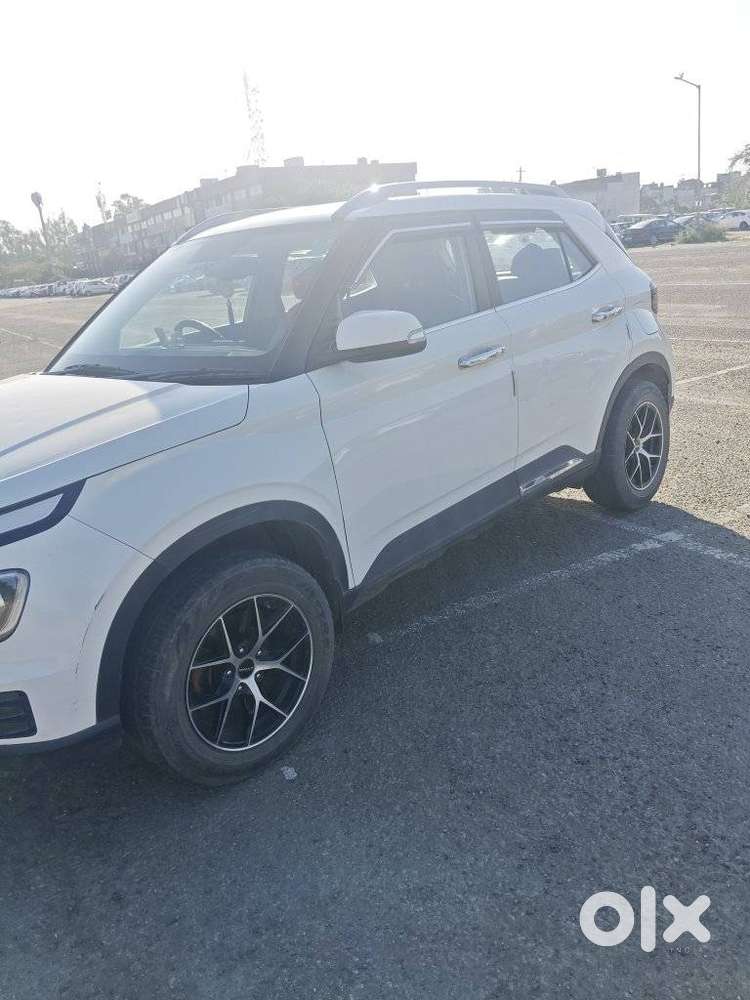 Hyundai Venue Sx Mt, 2022, Petrol