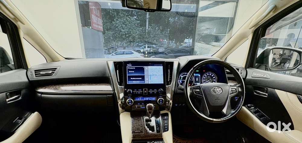 Toyota Vellfire 2.5 Executive Lounge, 2022, Petrol