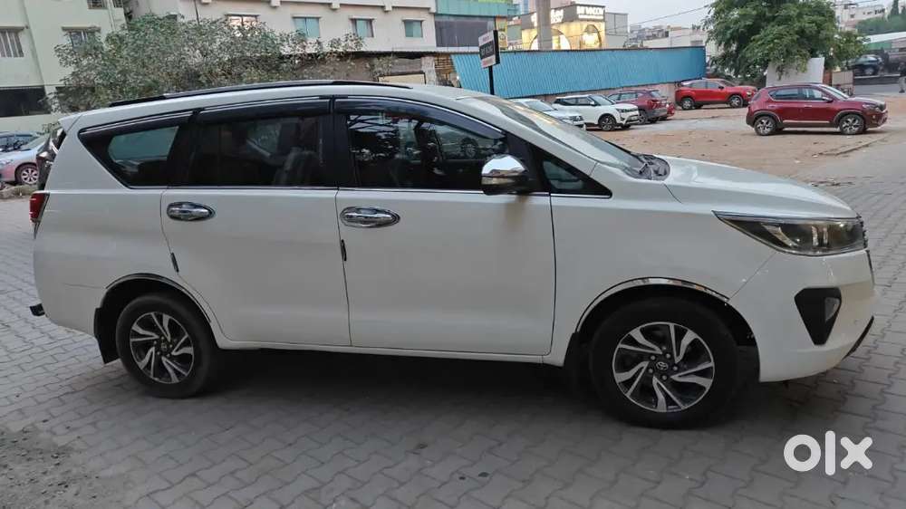 2022 Innova Crysta V Well Maintained Driven Only 91000kms