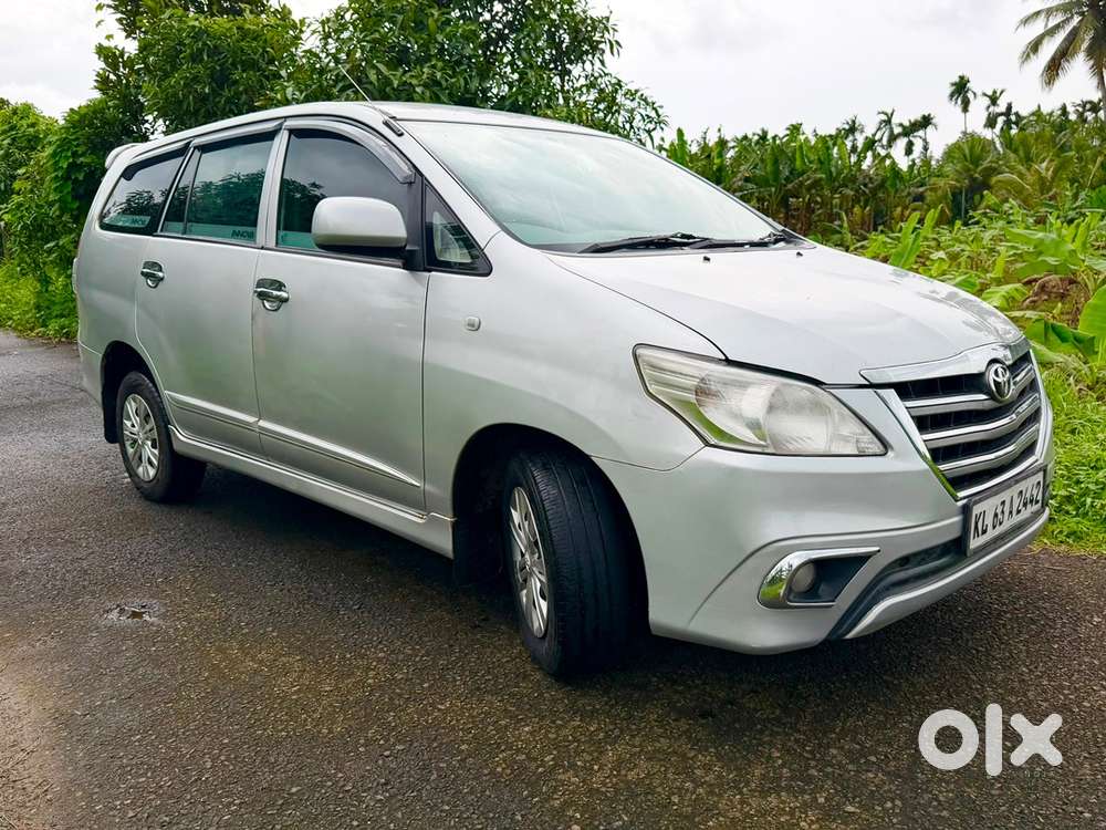 Toyota Innova  2012