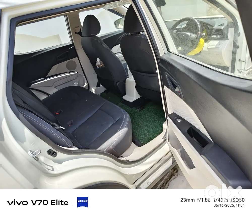 Mahindra Xuv300 2024 Petrol Well Maintained