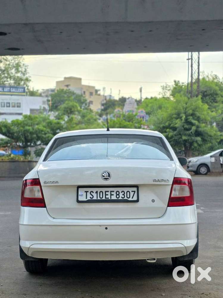 Skoda Rapid 1.5 Tdi At Ambition Plus, 2015, Diesel