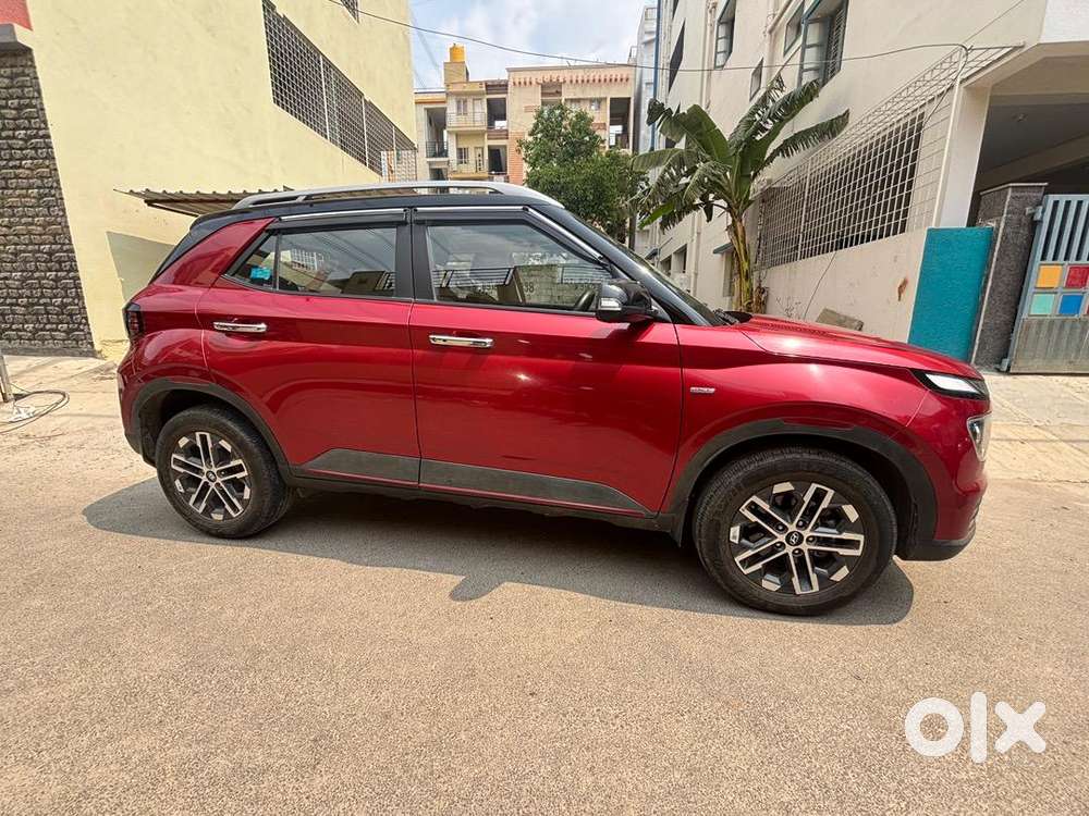 Hyundai Venue 2022 Petrol 14750 Km Driven