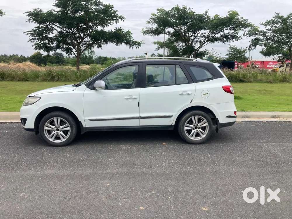 Hyundai Santa Fe 2012 Diesel 130000 Km Driven