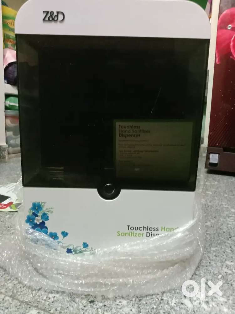 Touchless hand sanitizer dispenser
