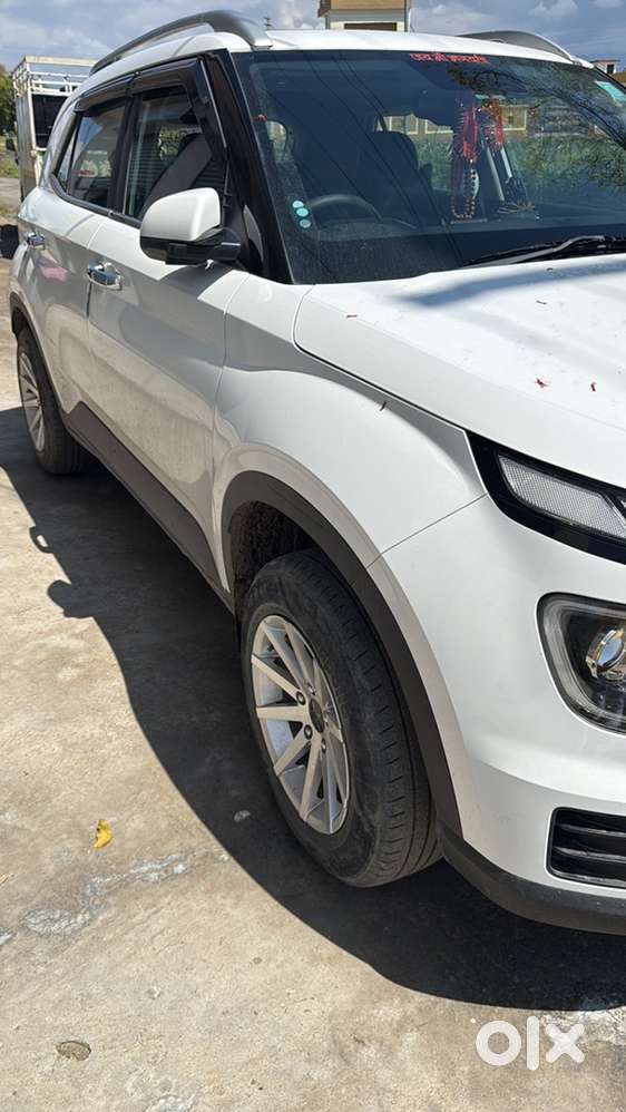 Hyundai Venue Petrol 2024