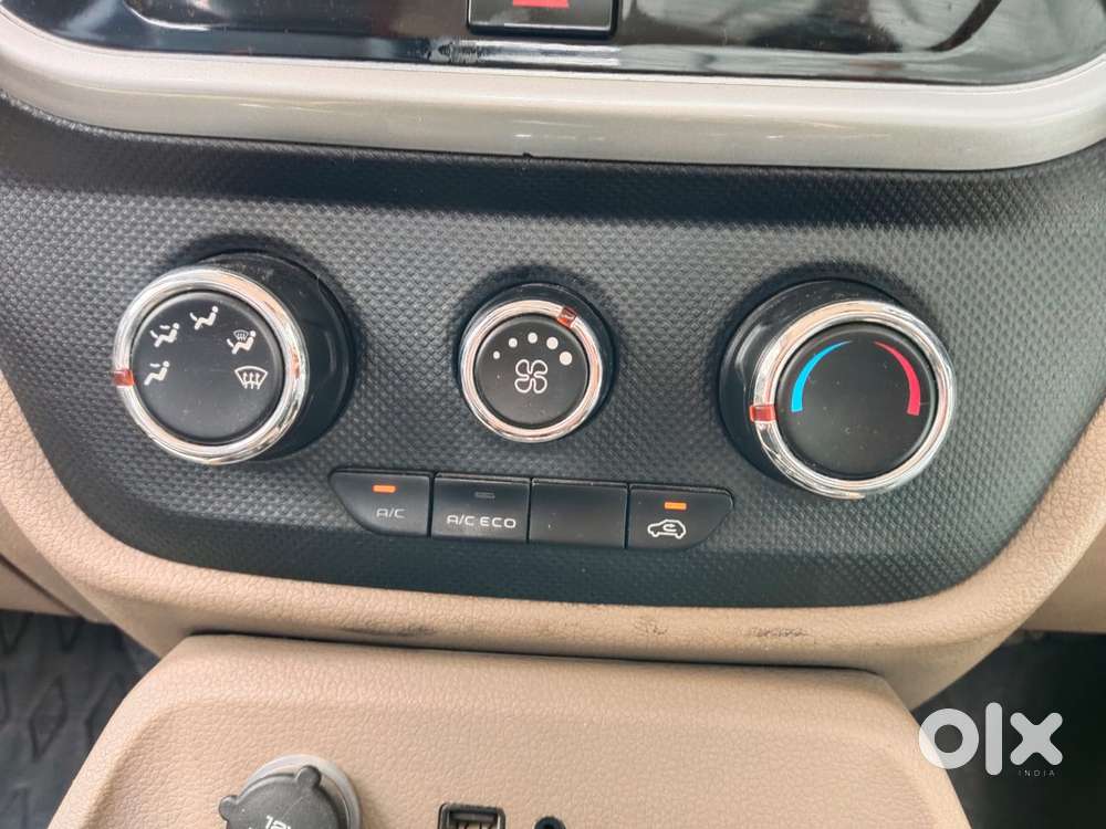 Mahindra Tuv 300 T8 Amt (automatic), 2017, Diesel