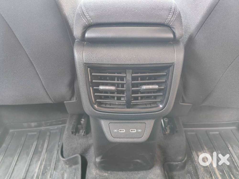 Skoda Kylaq Signature, 2026, Petrol