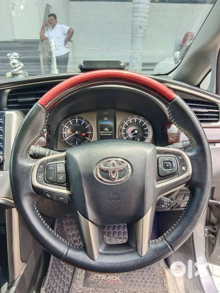 Toyota Innova Crysta 2.7 V, 2022, Petrol