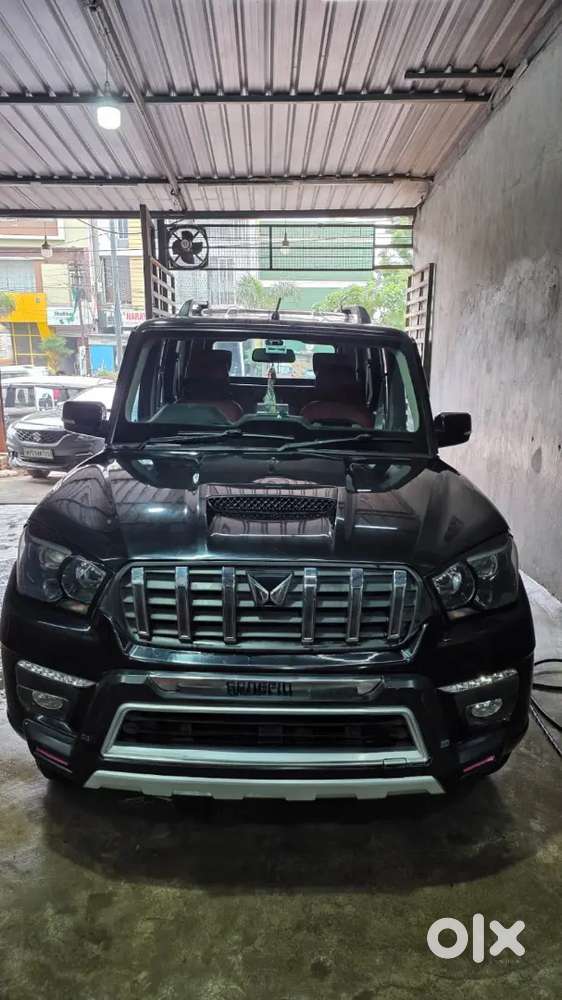 Black Mahindra Scorpio Classic 2023