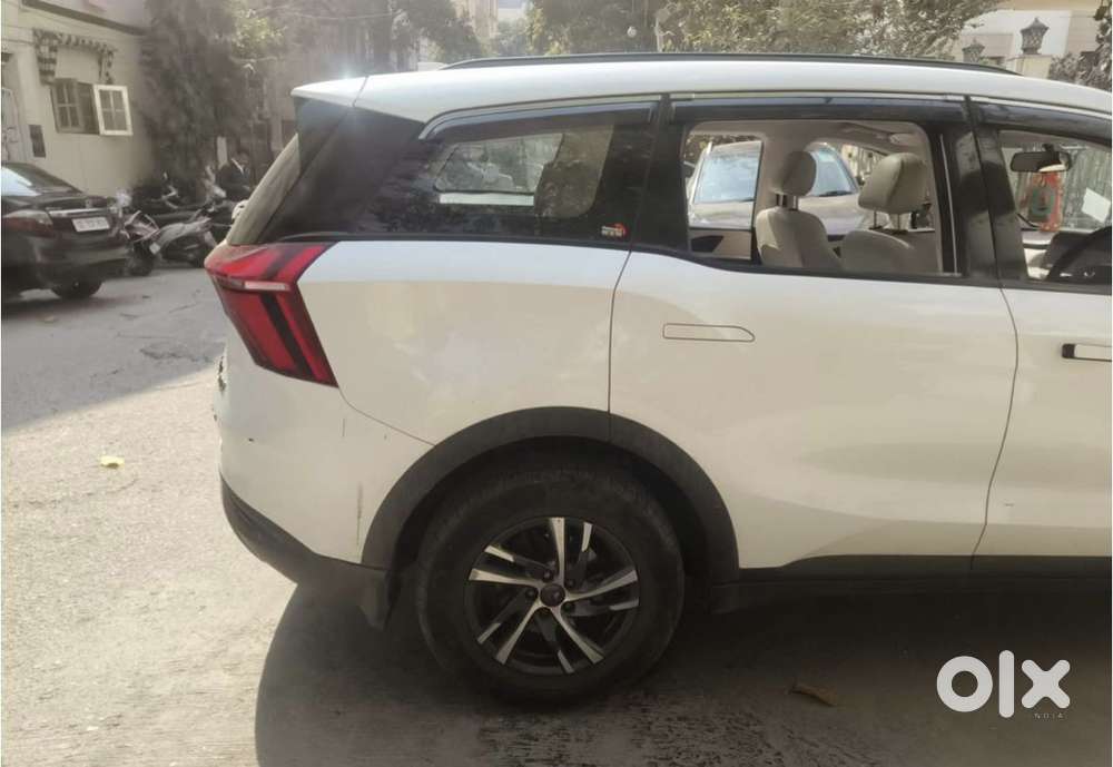 Mahindra Xuv700 2.0 Ax 5 Petrol Mt Str, 2024, Petrol