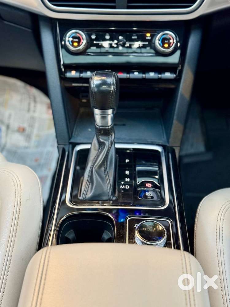 Mahindra Xuv700 2.2 Ax 7 Diesel At Luxury Pack Str, 2022, Diesel