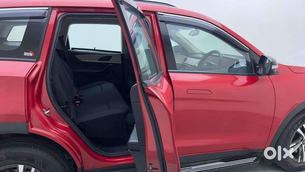Mahindra Xuv700 2.0 Ax 5 Petrol At Str, 2022, Petrol