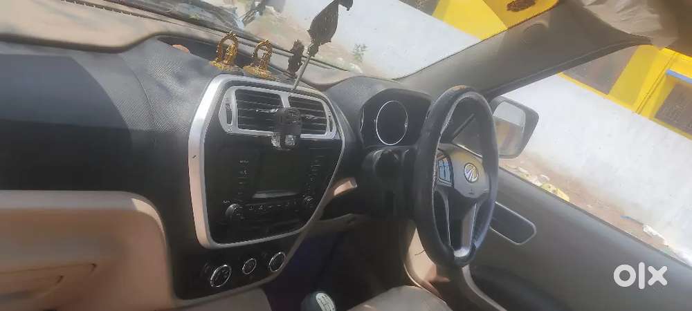 Mahindra Tuv 300 T 8 Modal