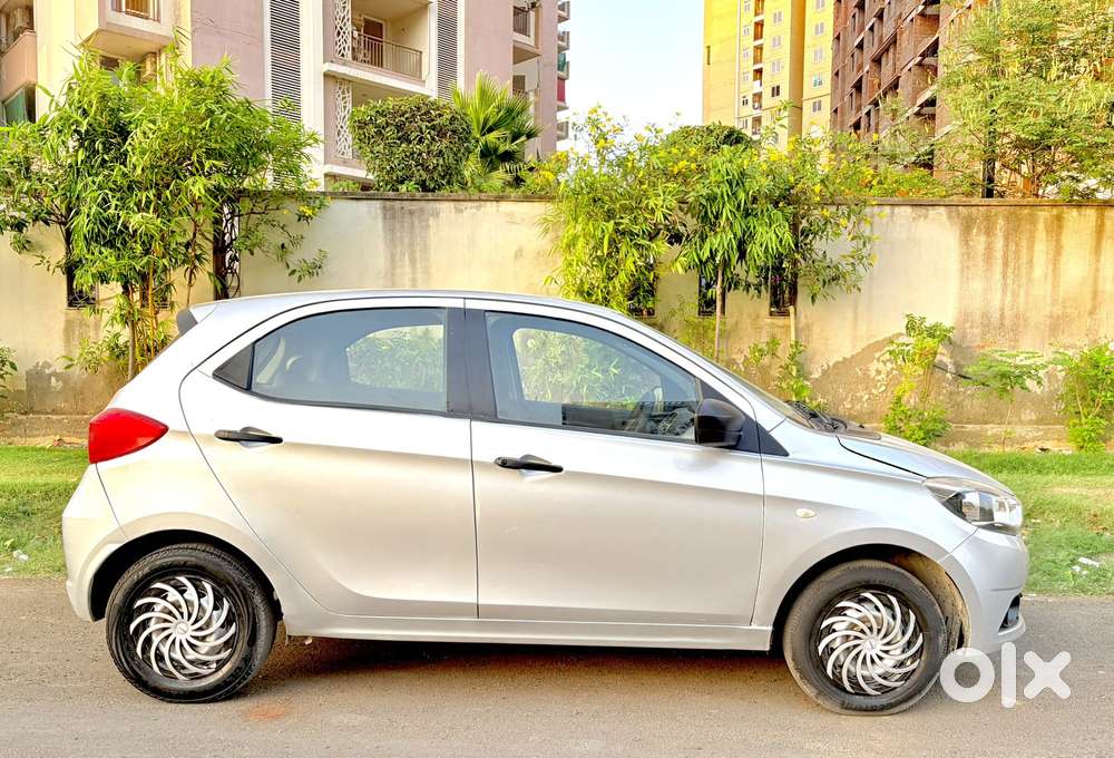 Tata Tiago 1.2 Revotron Xm, 2016, Petrol