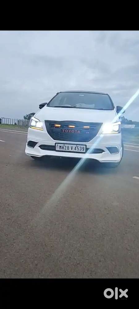 Toyota Innova 8 Str 2012