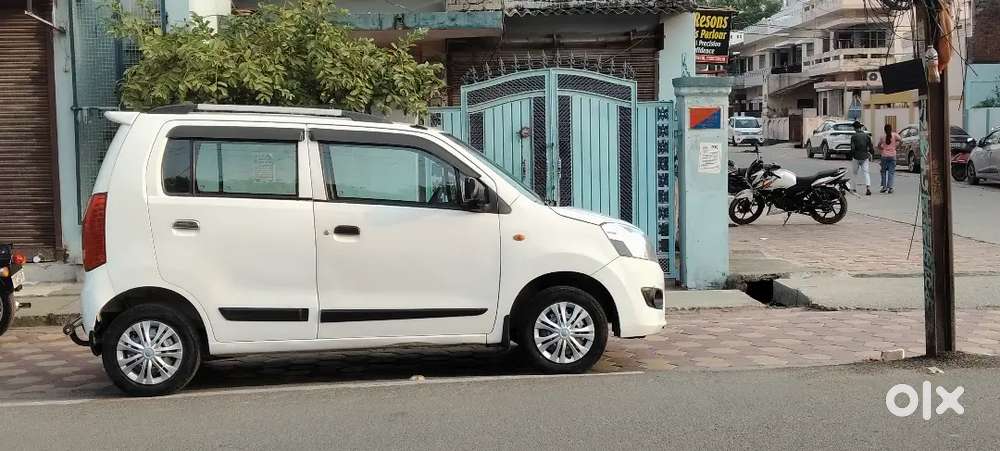 Cng Car Showroom Condition