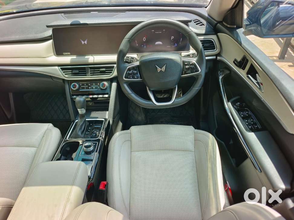 Mahindra Xuv700 2.2 Ax 7 Diesel At Luxury Pack Str Awd, 2022, Diesel