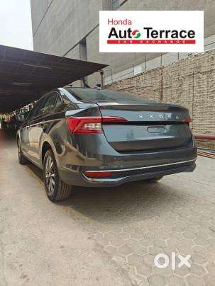 Skoda Slavia 1.0 Tsi Style At, 2025, Petrol