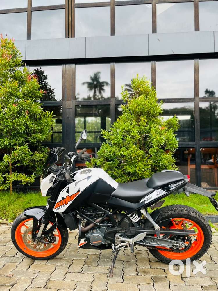 SINGLE OWNER DUKE 200 BS4 /FINANCE AVAILABLE Motorcycles