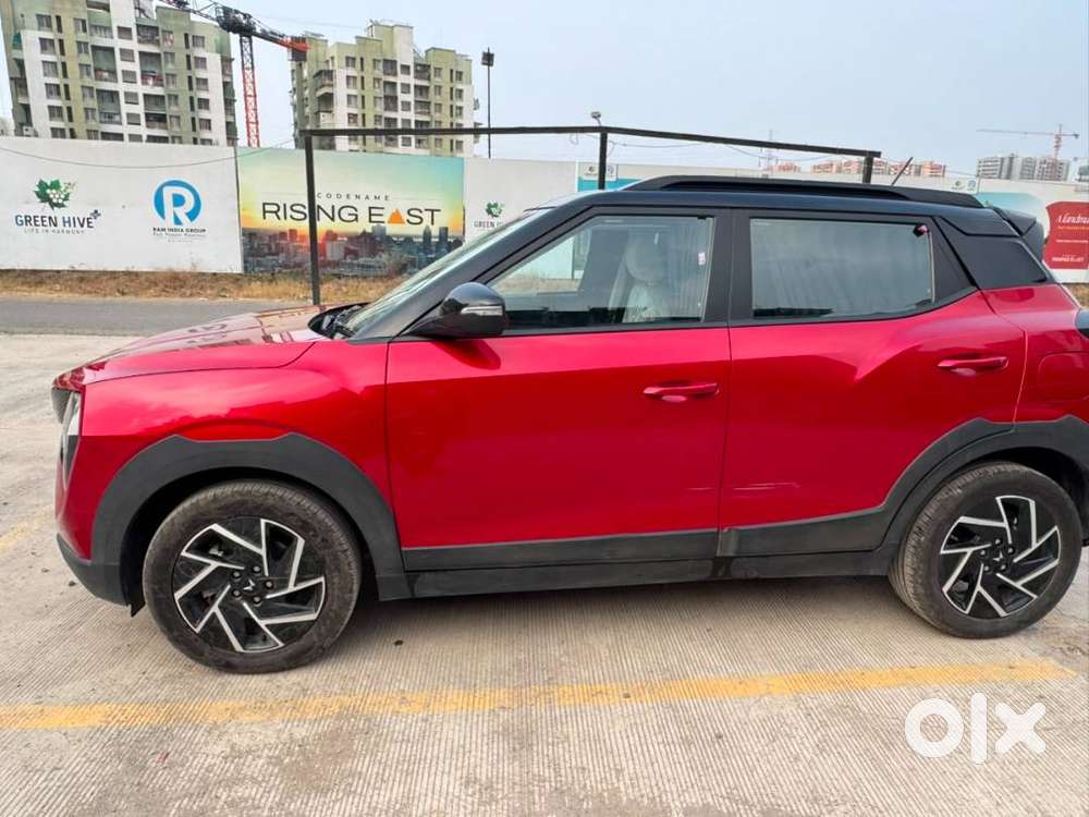 For Sale: Mahindra Xuv3xo Ax7 Diesel Mt (dual Tone)