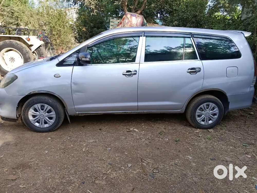 Toyota Innova 2011