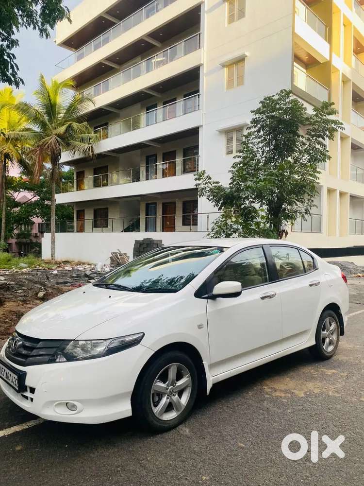 Well Maintained 2011 Honda City Company Serviced