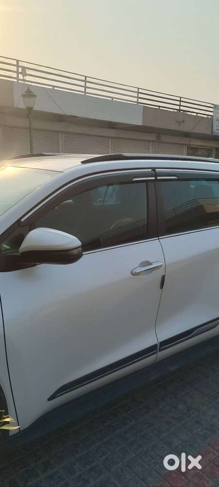 Innova Hycross