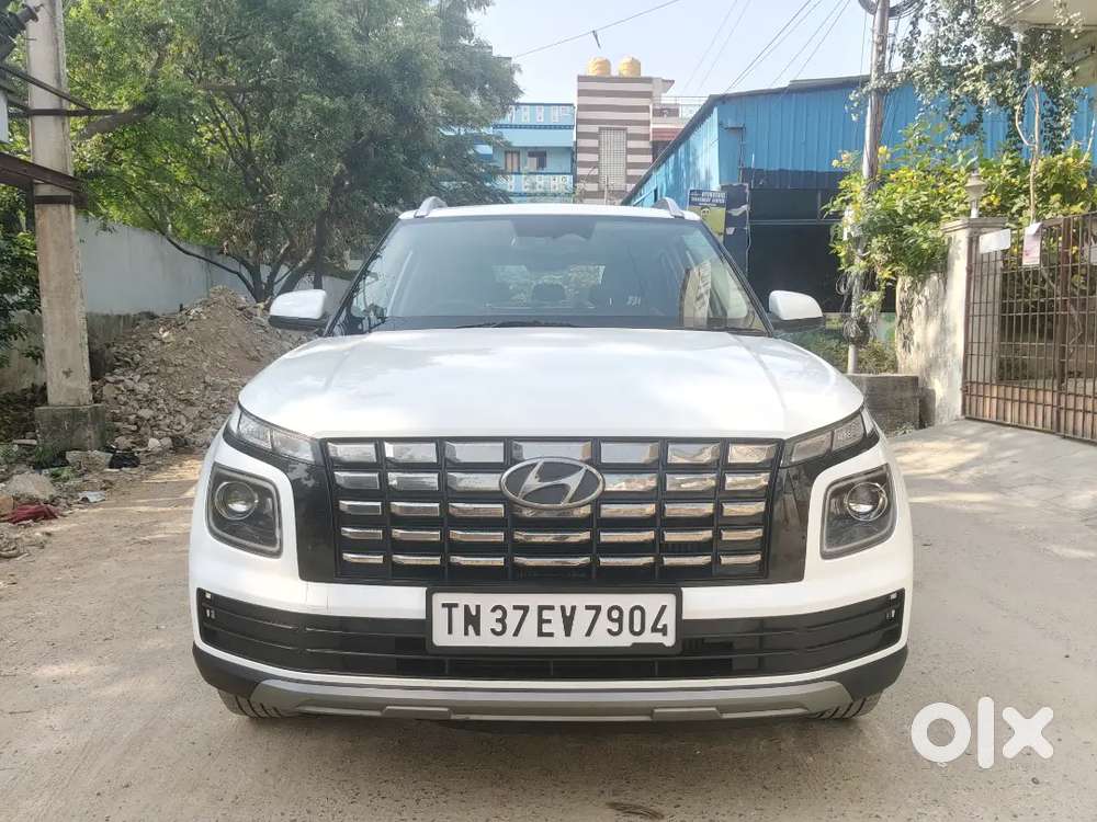 Hyundai Venue 2024 Petrol 10000 Km Driven