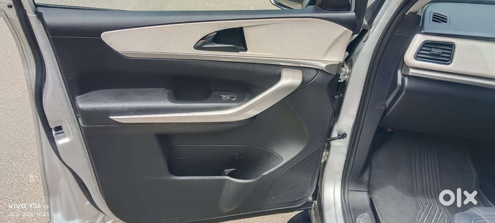 Mahindra Xuv700 Ax 3 Diesel Mt 7 Str (e), 2023, Diesel