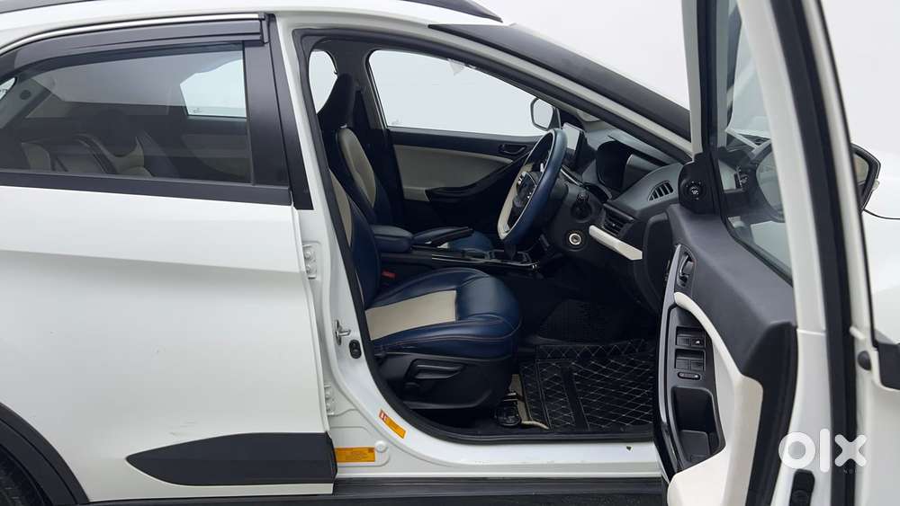 Tata Nexon Pure (s) 1.2 Petrol 6amt, 2025, Cng & Hybrids