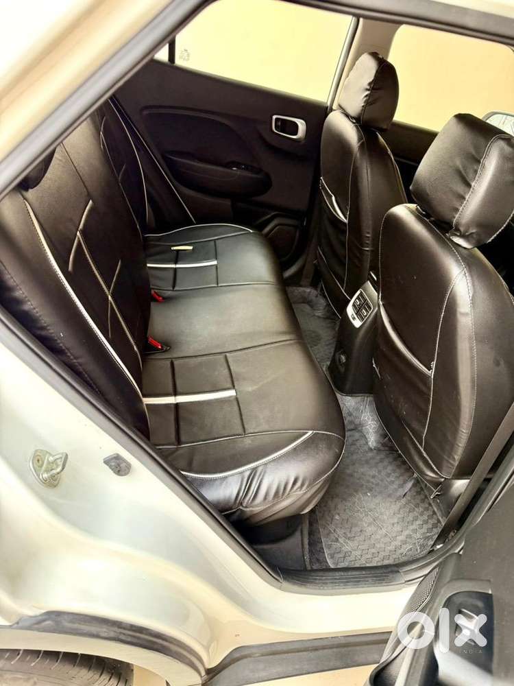 Hyundai Venue 2021 Petrol 67000 Km Driven