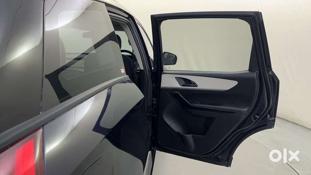 Mahindra Xuv700 2.2 Ax 5 Diesel At Str, 2024, Diesel