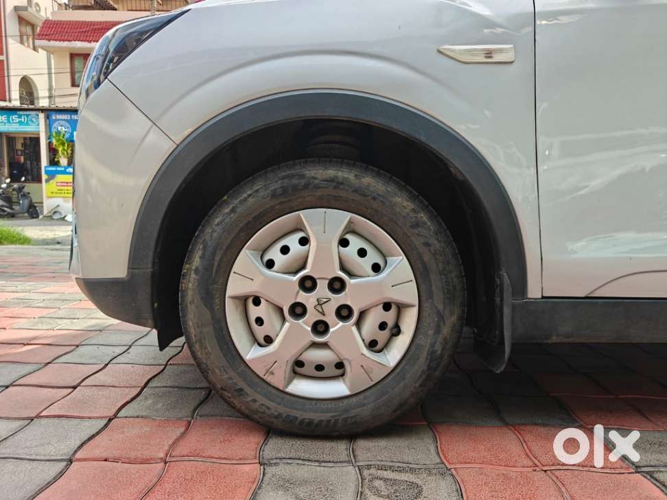 Mahindra Xuv300 W4, 2023, Petrol