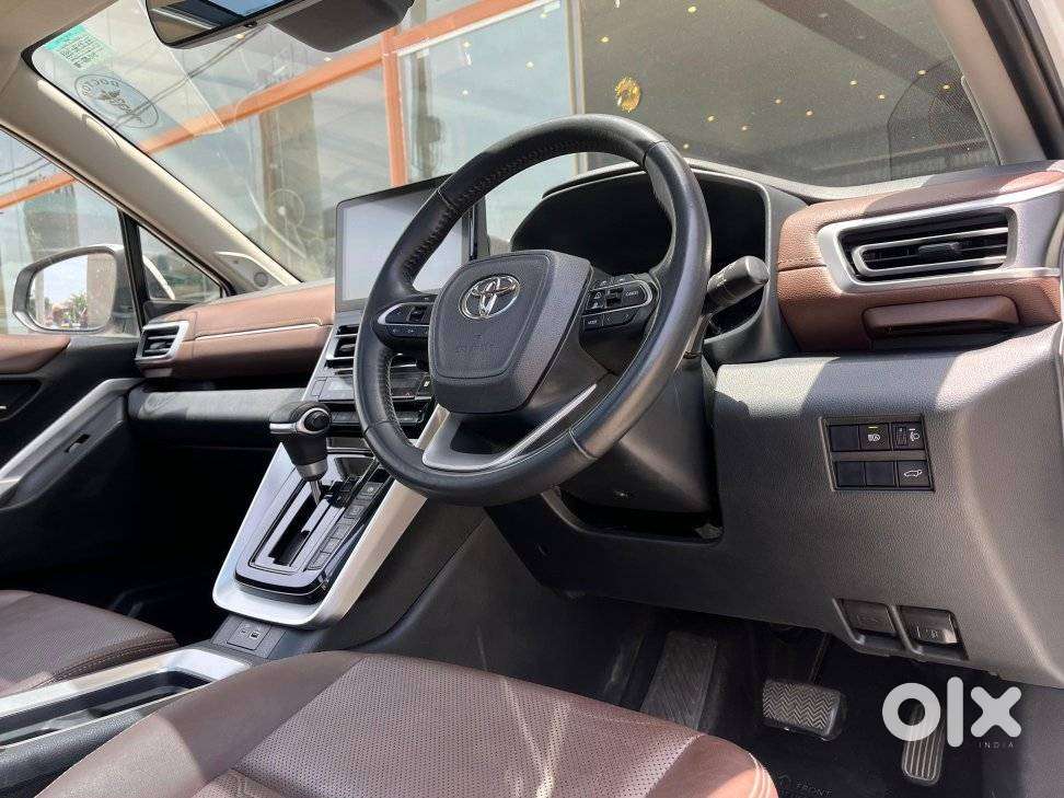Toyota Innova Hycross 2.0 Zx (o) Hybrid 7 Str, 2023, Petrol