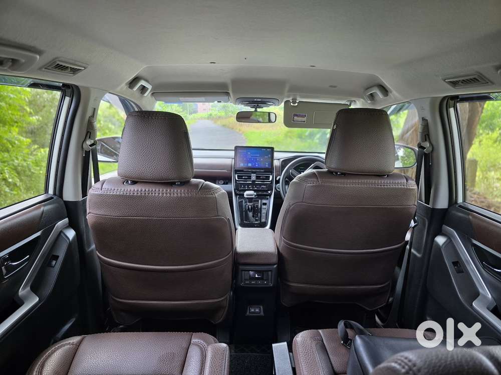 Toyota Innova Hycross 2025