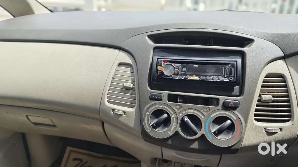 Toyota Innova 2.5 E 8 Str, 2010, Diesel