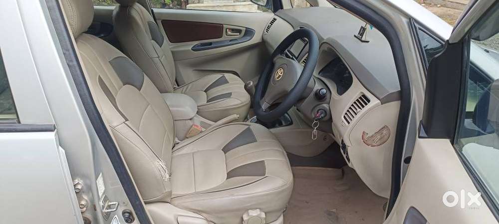 Toyota Innova 2.5 G (diesel) 8 Seater, 2011, Diesel
